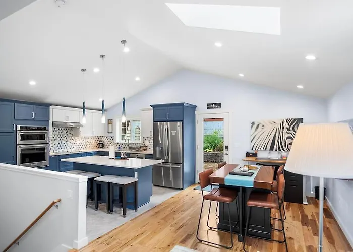 Cute West Seattle Home W Firepit